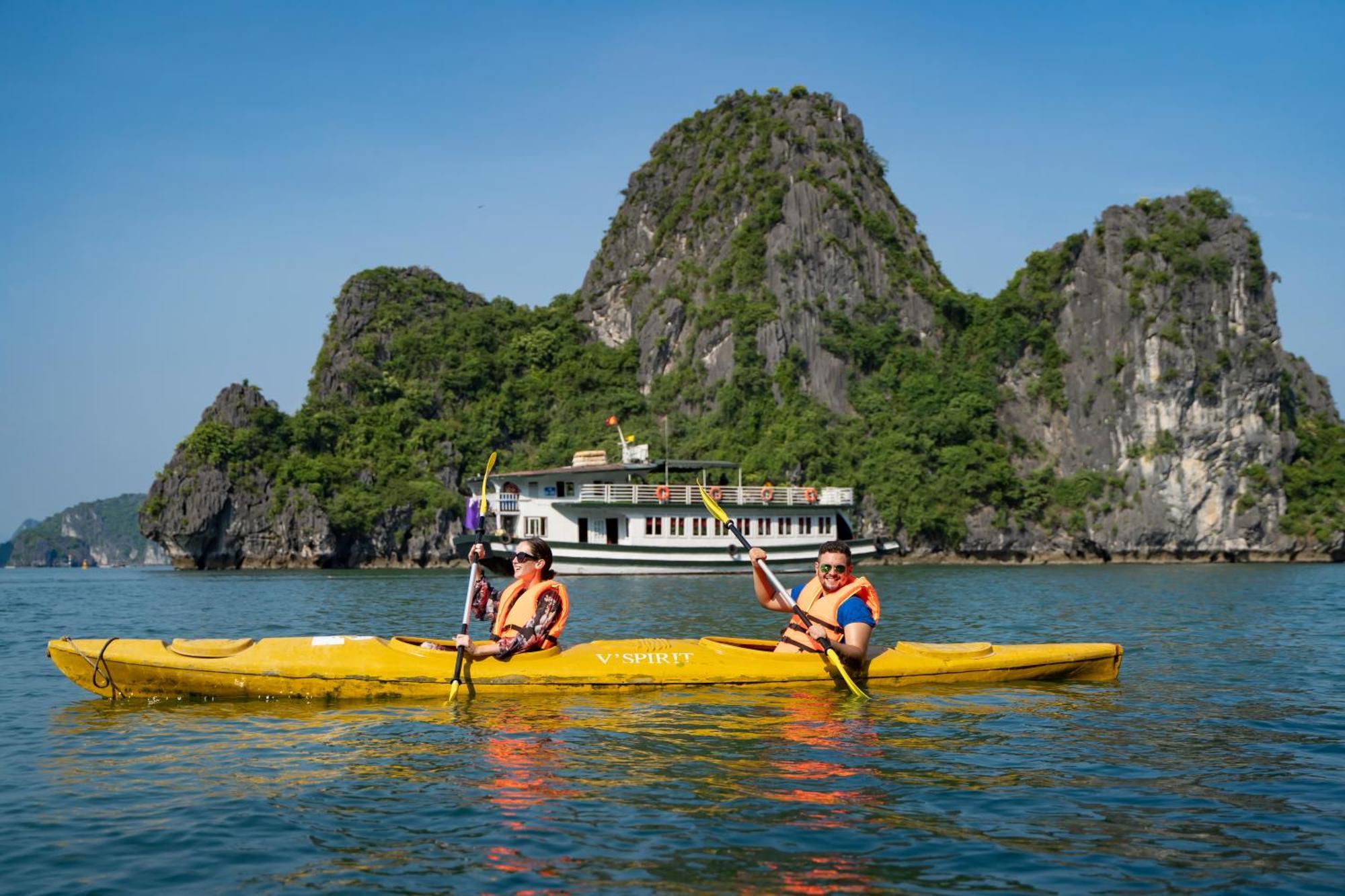 Amanda Cruise On Ha Long Bay Hotel Buitenkant foto