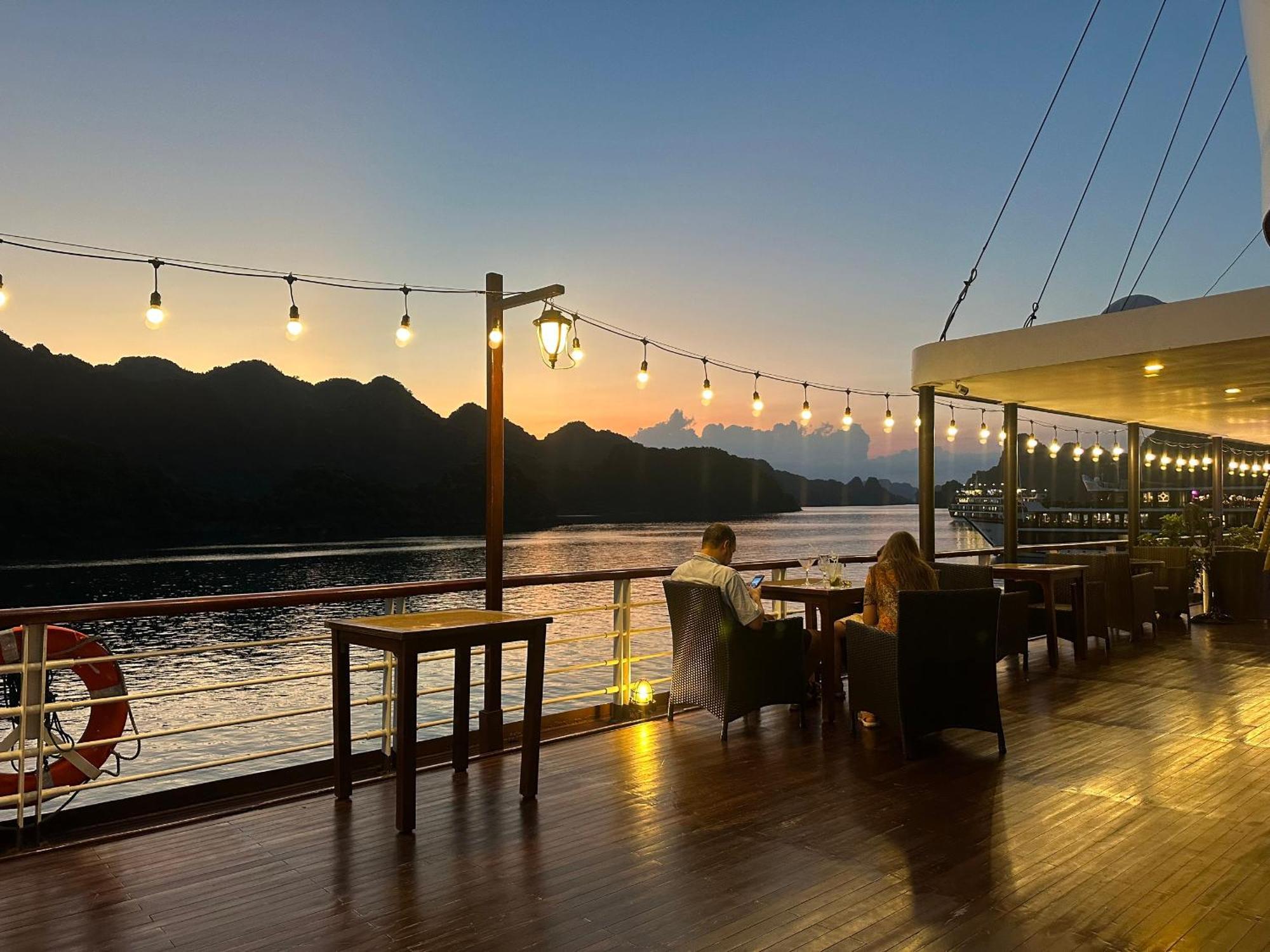 Amanda Cruise On Ha Long Bay Hotel Buitenkant foto