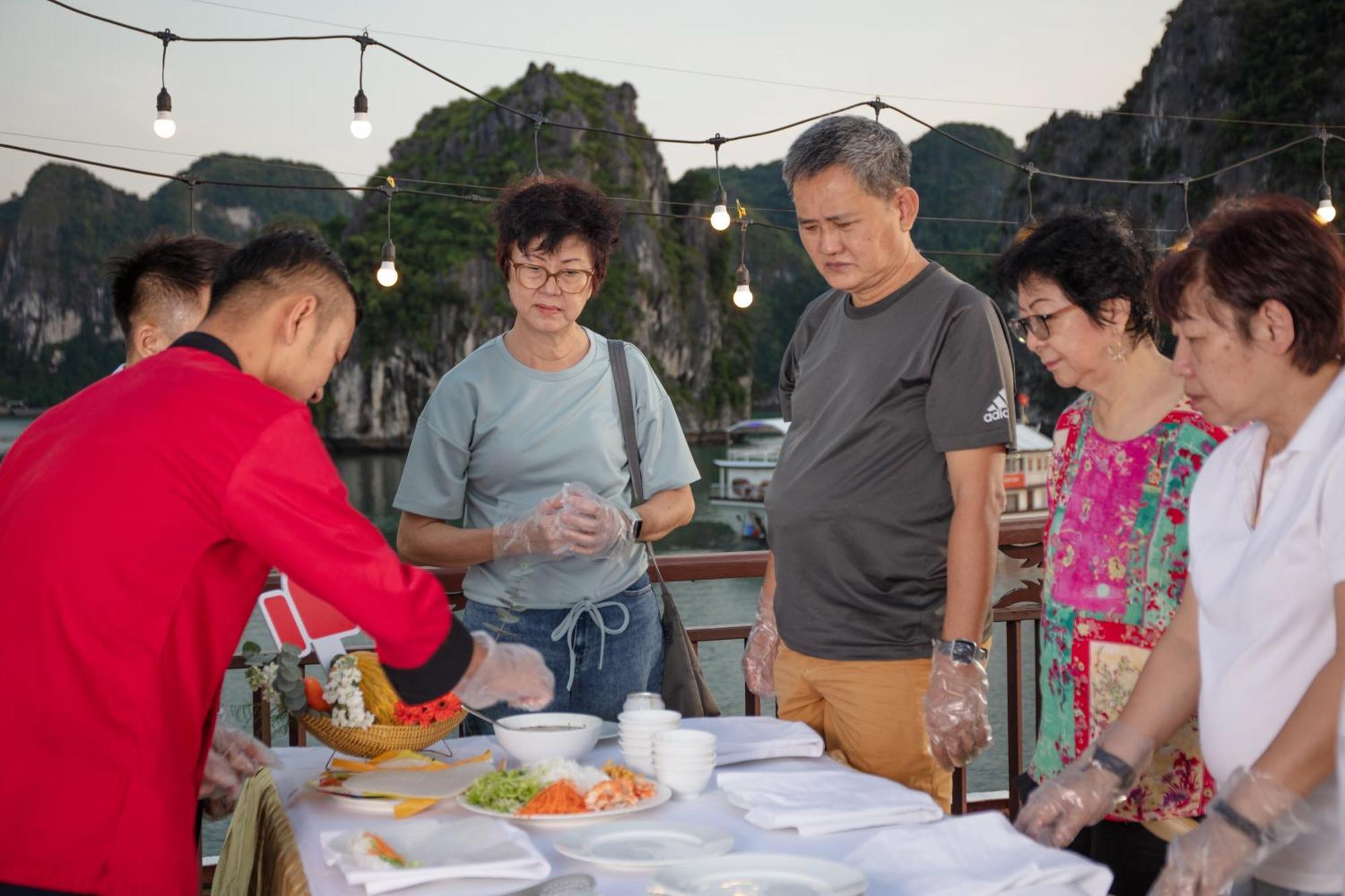 Amanda Cruise On Ha Long Bay Hotel Buitenkant foto