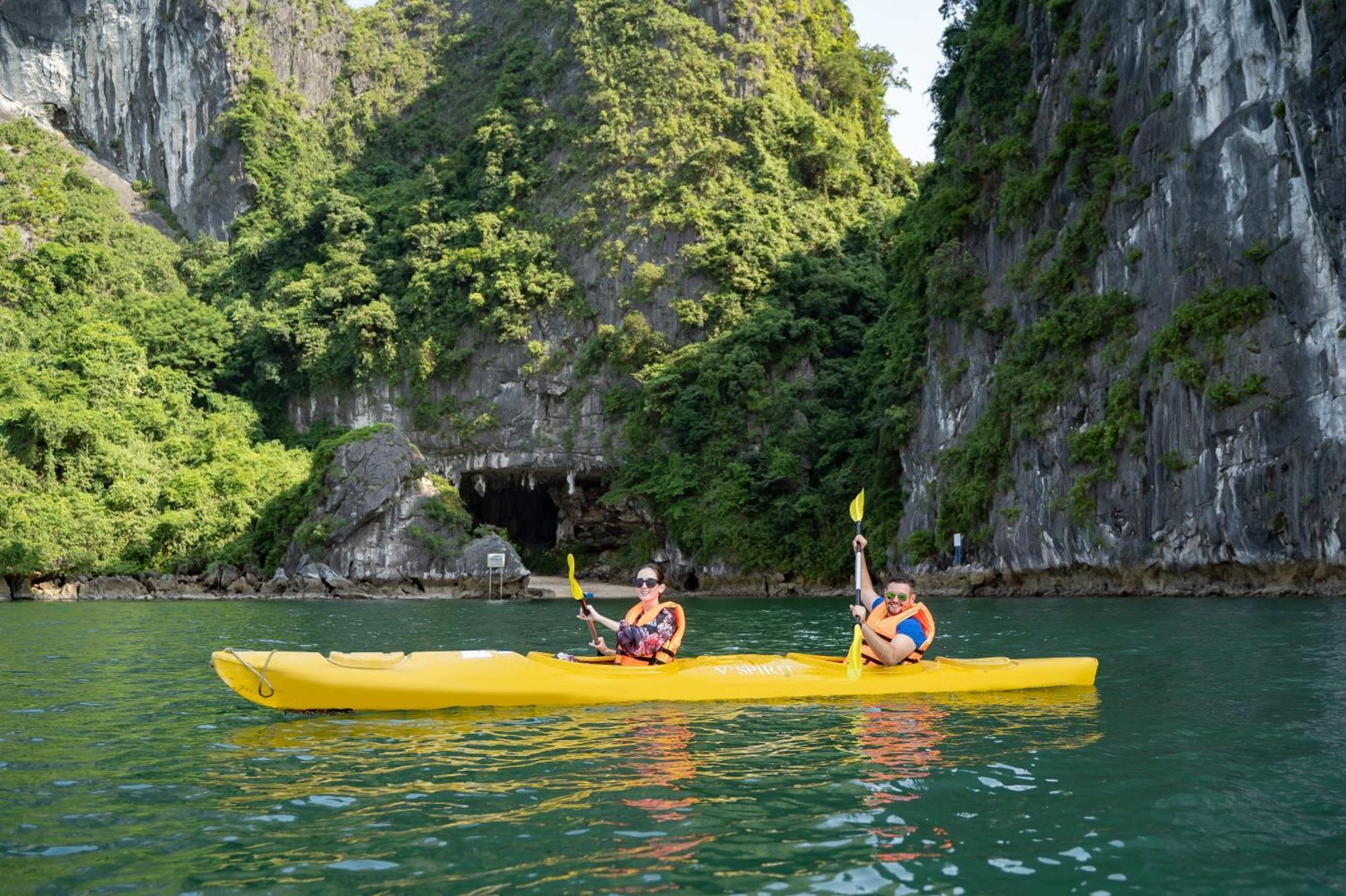 Amanda Cruise On Ha Long Bay Hotel Buitenkant foto